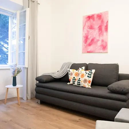 Cosy Castle Flat In Center - Free Parking