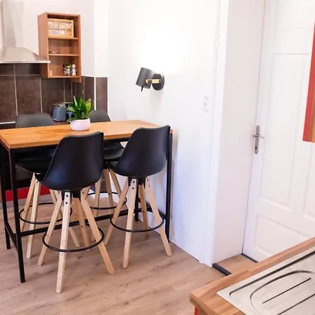 Cosy Castle Flat In Center - Free Parking Apartment