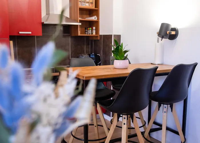 דירה Cosy Castle Flat In Center - Free Parking *