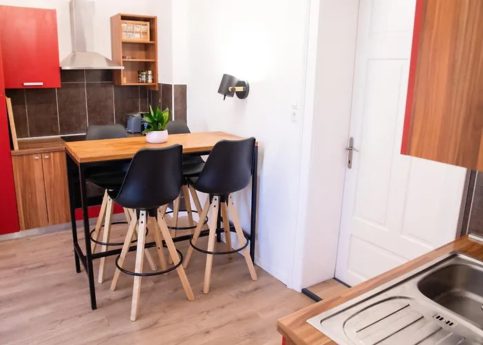 Cosy Castle Flat In Center - Free Parking דירה